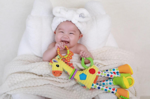 天津宝宝舌苔白怎么回事